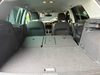 フォルクスワーゲン ゴルフ TSIコンフォートライン（プエブロベージュ）