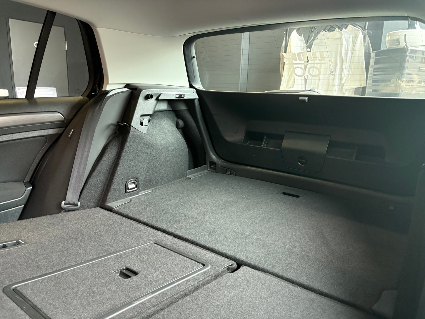 フォルクスワーゲン ゴルフ TSIコンフォートライン（プエブロベージュ）