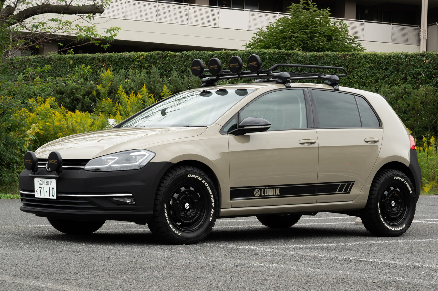 フォルクスワーゲン ゴルフ TSIコンフォートライン（プエブロベージュ）