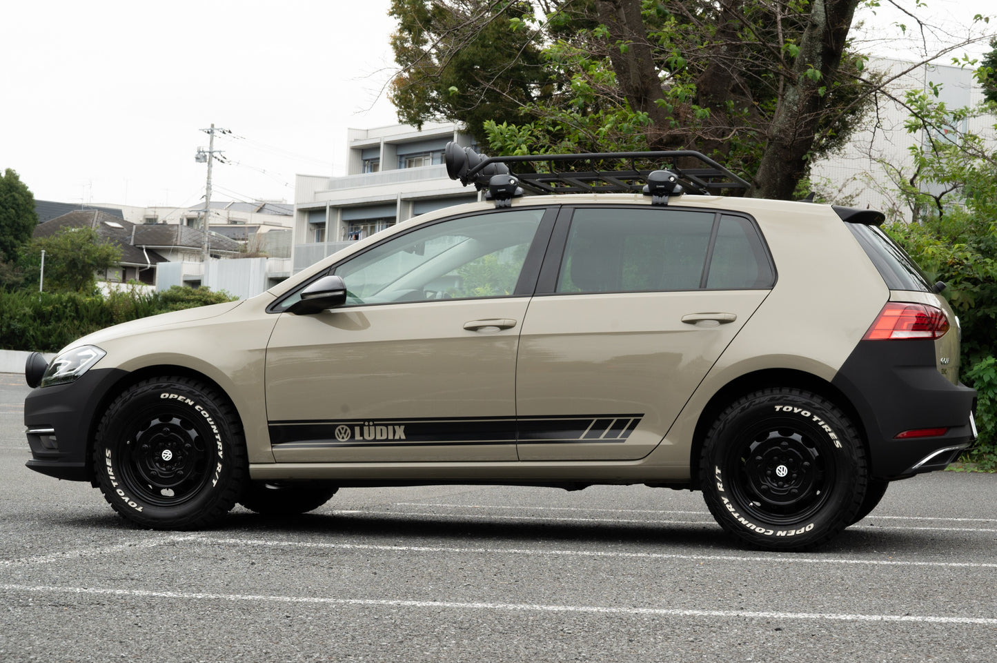 フォルクスワーゲン ゴルフ TSIコンフォートライン（プエブロベージュ）