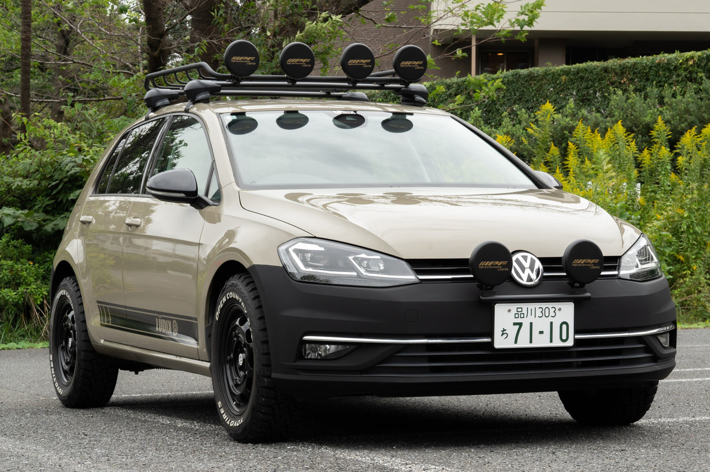 フォルクスワーゲン ゴルフ TSIコンフォートライン（プエブロベージュ）