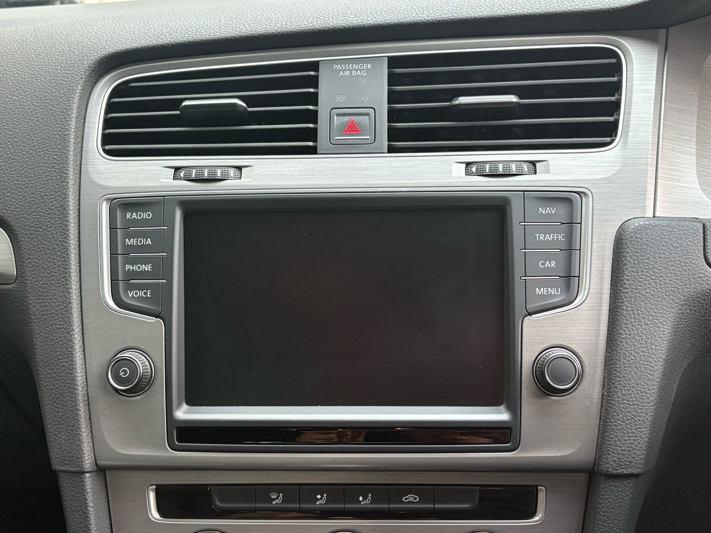 フォルクスワーゲン ゴルフ TSIコンフォートライン（プエブロベージュ）