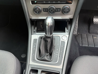 フォルクスワーゲン ゴルフ TSIコンフォートライン（プエブロベージュ）