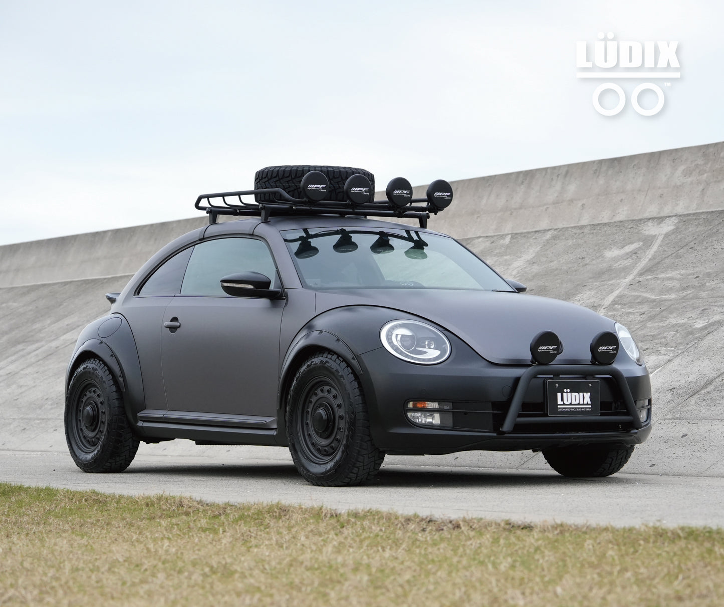 フォルクスワーゲン ザ・ビートル ターボ【NB-2】（ブラック）