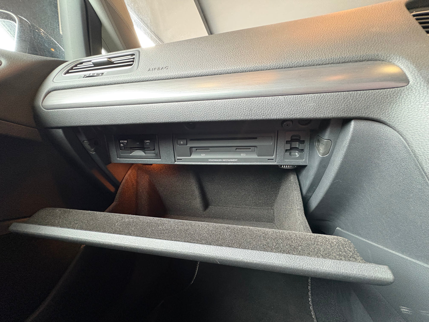 フォルクスワーゲン ゴルフ TSIコンフォートライン（プエブロベージュ）