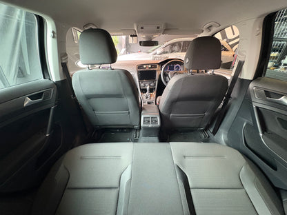 フォルクスワーゲン ゴルフ TSIコンフォートライン（プエブロベージュ）